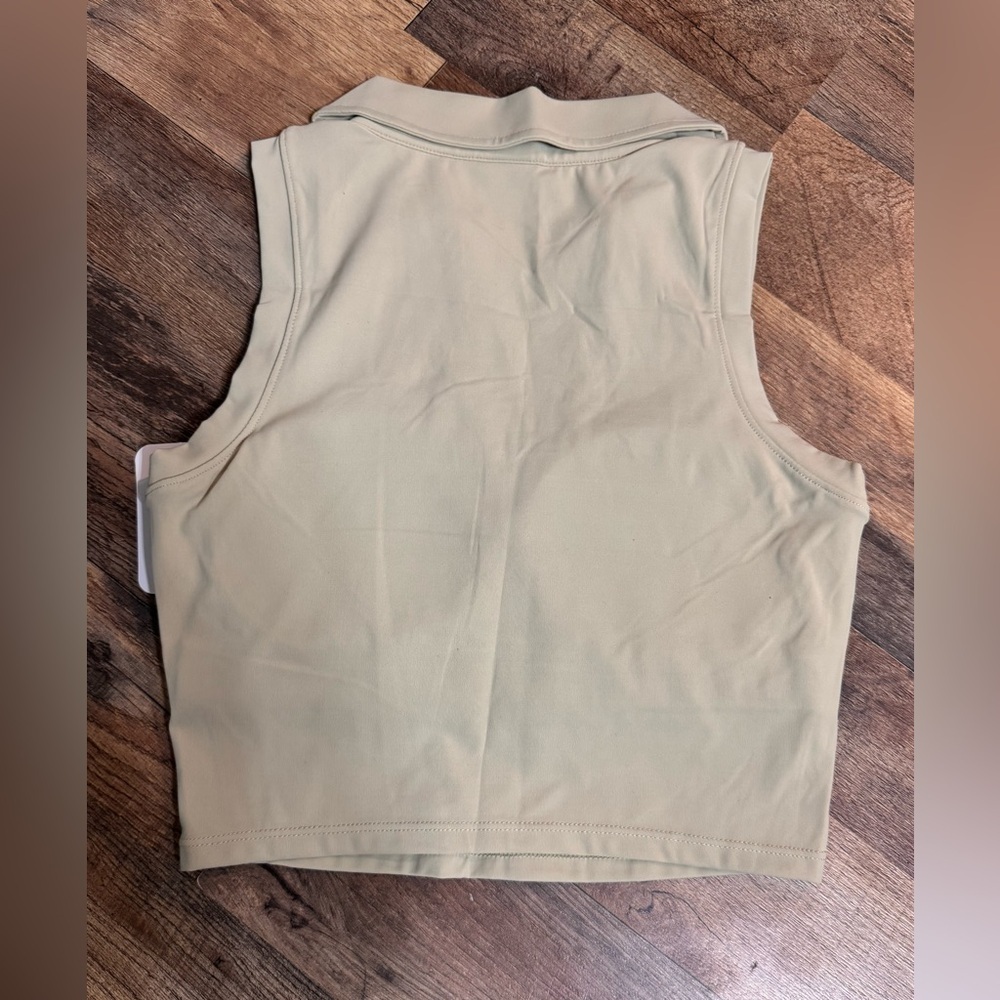 Mono B Sage Green Collared Athletic Crop Tank Top Built-In Shelf Bra Small - Picture 4 of 12